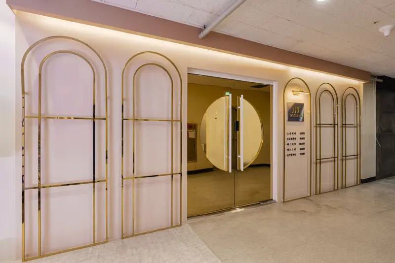 핑크 앤 골드 에스테틱 매장, 로맨틱 파사드 디자인